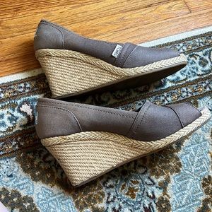 Toms Peep-toe Wedges. GUC
